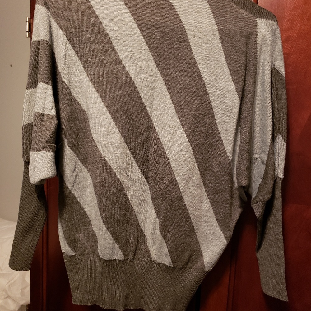 Top - Picture 2 of 2